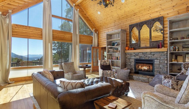 Westover Lodge | Luxury Log Cabin with Breathtaking Panoramic Mountain Views!