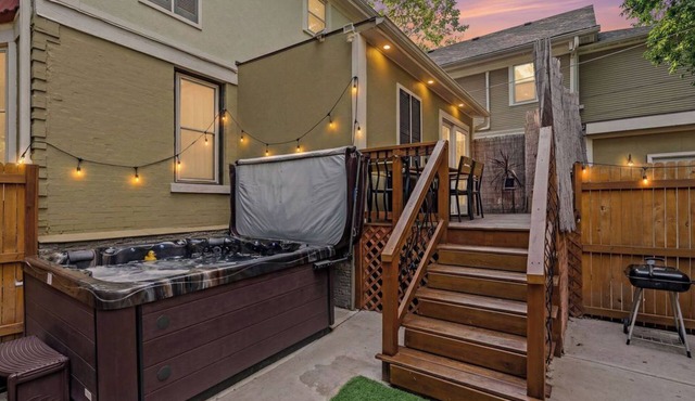 Westport Oasis - Game Room and Private Hot Tub!
