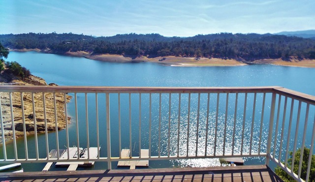 Westra's Waterfront Abode w/Private Dock, WiFi on quiet cul de sac!