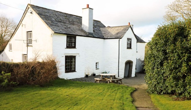 WESTROOSE FARM HOUSE, family friendly, with open fire in Camelford
