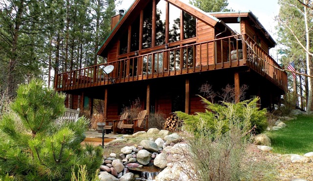 Westside 4-bdrm cabin between Hamilton & Victor with WiFi, AC. Enjoy your stay