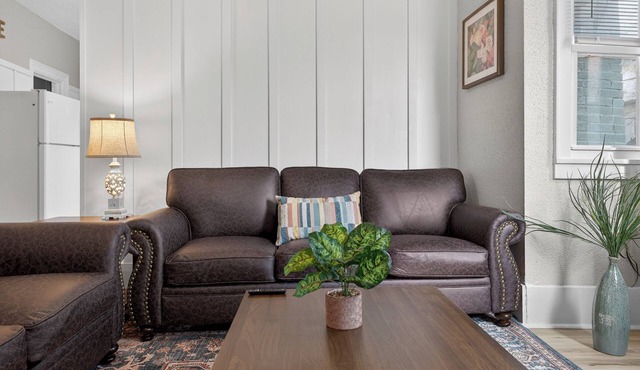 Westside 4 Bedroom Furnished Remodeled Short Term. Close to Downtown/Action