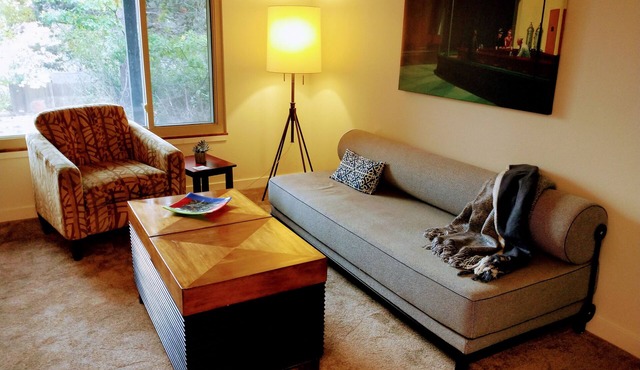 Westside Apt-2 Bedrm, Office, Kitchen, Den & Dining w/1 car garage