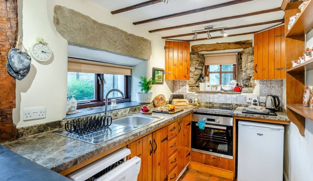 Westside Cottage - Two Bedroom House, Sleeps 4