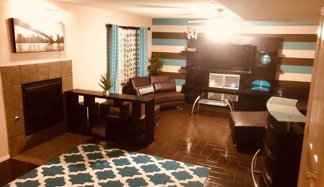 Westside El Paso Beautiful Big House lots of Perks contemporary nice Backyard