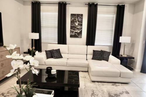 Westside El Paso Modern Retreat!