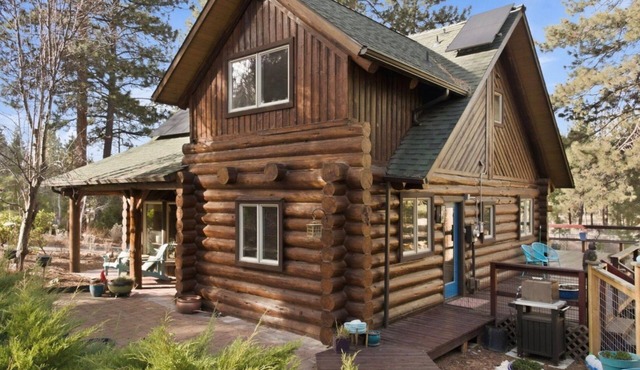 Westside Log Cabin - Your Basecamp for Adventure