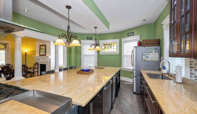 Westside Wanderlust w Hot Tub