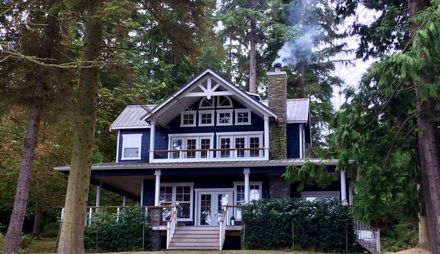 Westside Waterfront View Home - AvantStay | Hottub