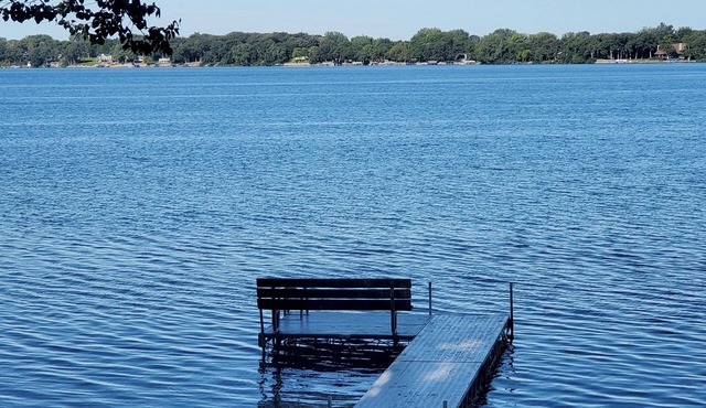 Westview Getaway: charming 4-bedroom lakeside cabin, 90 min. west of Twin Cities