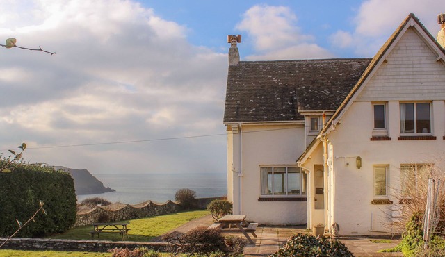 WESTWARD, pet friendly, country holiday cottage in Hope Cove