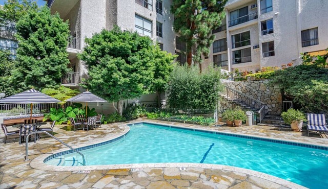 Westwood UCLA 2BR/1BA Cozy Condo w Amenities