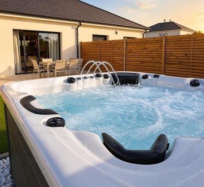 WesVillas No2 Modern House, Private Jacuzzi