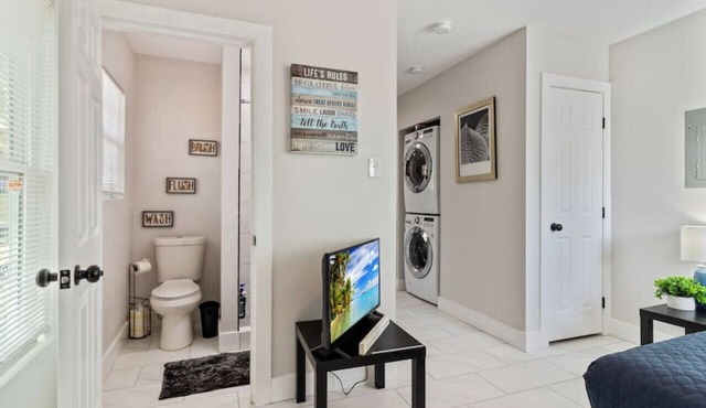 WeWelcome you to our 1 Bed 1 Bath Studio Unit B