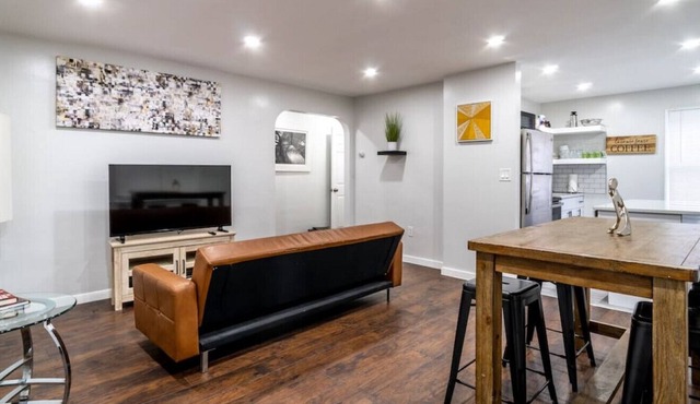 WeWelcome you to our 2 bedroom Urban Apartment