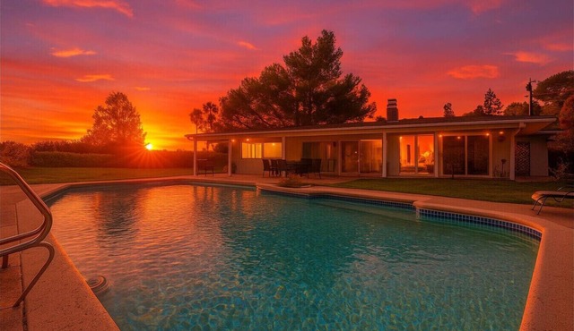 Wexford Hills Poolside Haven Backyard, BBQ