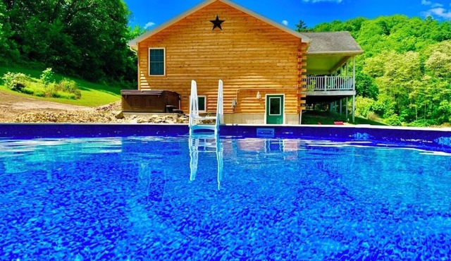 Wexford Hollow. 6 Bedroom Cabin W/Pool & Hot Tub