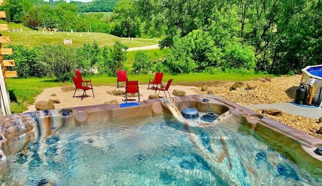 Wexford Hollow Lodge w/ Hot Tub Jacuzzi & Pool