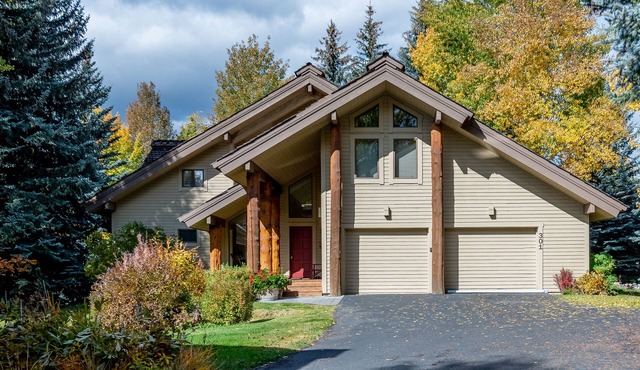 Weyyakin Home - Amazing Home for 13 Just Minutes From Downtown