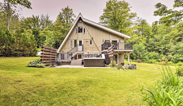 WFH-Friendly Cabin w/Saltwater Hot Tub in Warren