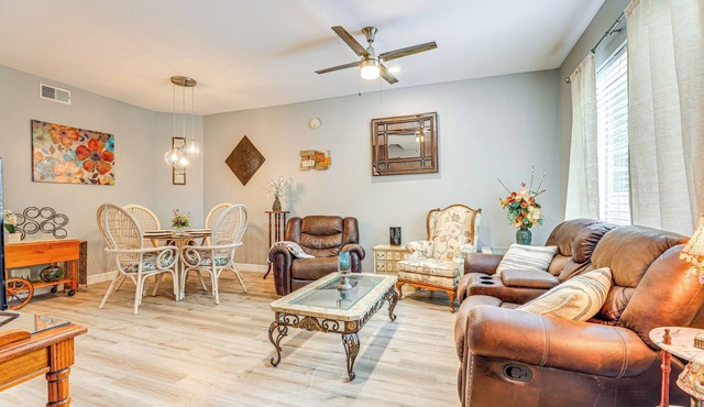 WFH Friendly, Pool Access: Houston Townhome!