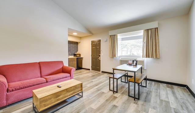 WFH-Friendly Studio Near Lighthouse Beach!