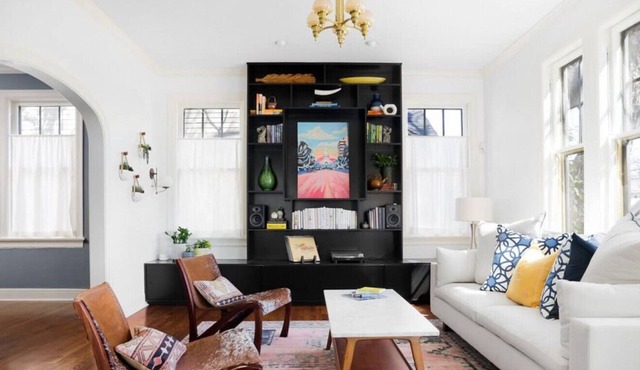 WFH in Central Austin! Parking + Patio + King Bed