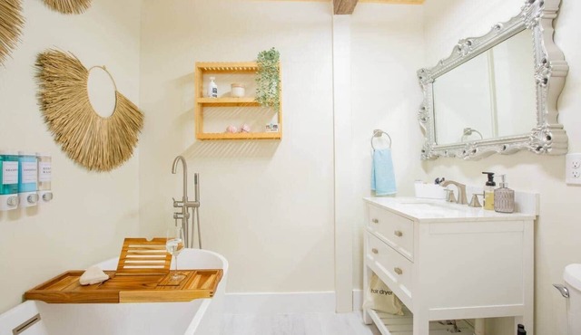 WFU Gem | Stylish Pet+Kid Stay Near Hotspots