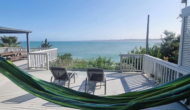 WHALE BAY COASTAL RETREAT - Your luxury surf front stay for up to 13 guests