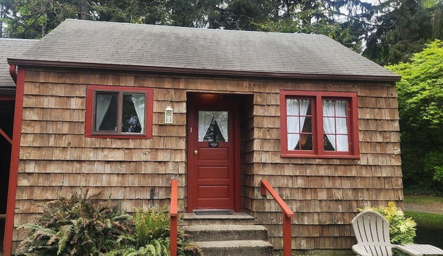 Whale Tail Cottages- 2 beds