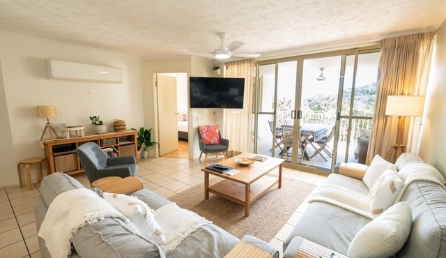 Whale Watch Unit 6 – Beachfront Bliss with Ocean Views