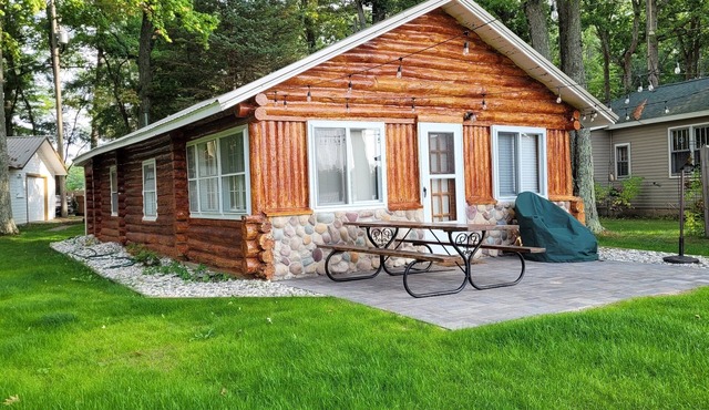 Whalen Lake Log Cabin, Wi-Fi, Lakefront, Kayaks