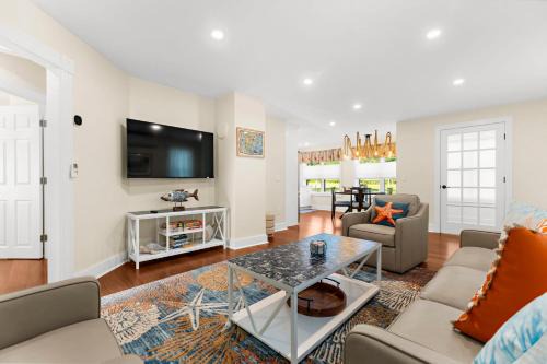 Whalers Rest, Historic Flat Near Harbor, Beach and Mystic