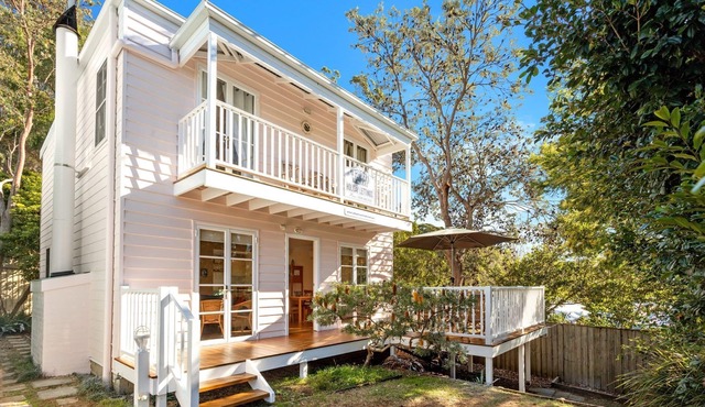 Whalers Retreat superb 3 bedroom cottage in a quiet pocket of Hyams Beach.