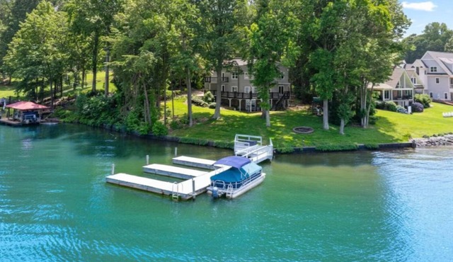 What A View! Perfect Family Meeting Place. BIG Views! Optional Boat Rental.