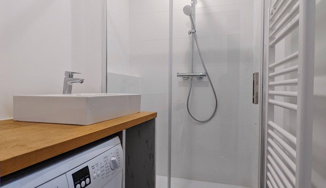 What if we slept in a lovely detached house in Bordeaux?