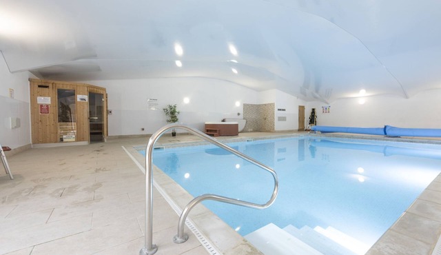 Wheal Castle, B&B - a hotel room that sleeps 2 guests in 1 bedroom