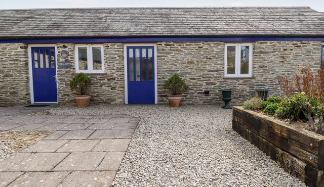 WHEAL KITTY, pet friendly, with a garden in St Newlyn East
