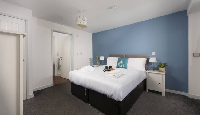 Wheal Owls, B&B - a hotel room that sleeps 2 guests in 1 bedroom