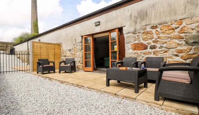 WHEAL PROSPER@THE WEST DRY, pet friendly, with a garden in St Austell