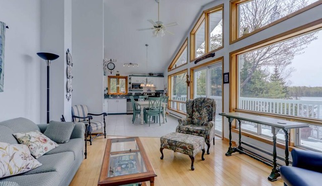Wheatfield Cottage - Lakefront Stress Free Getaway