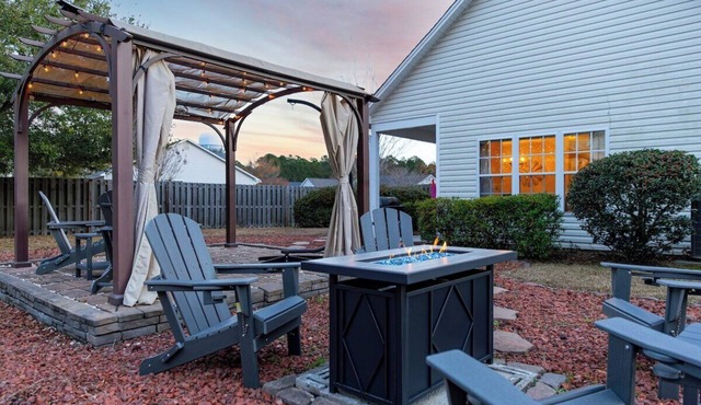 Wheatfields Home · Amazing Location+Fire Pit+Games| Backyard Bungalow