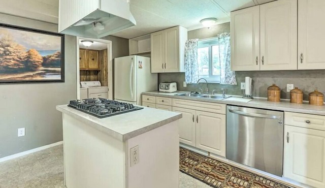 Wheatland near Glendo, 3 bd-2 bath sleep 8