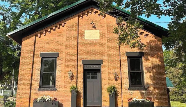 Wheatland Schoolhouse no.7 - Unique 2 bed, 2 bath Country Living