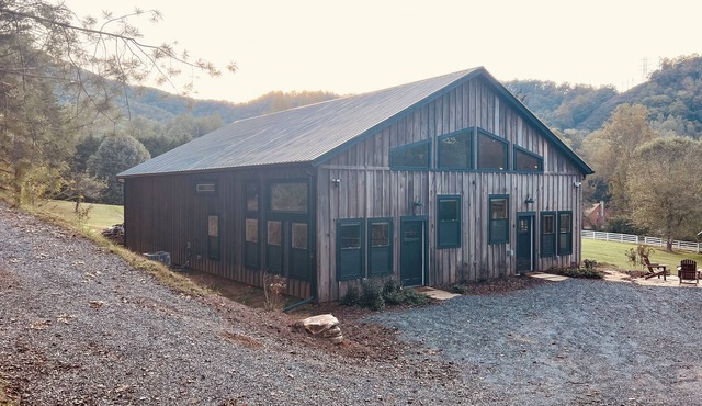 Whee Farm Refuge in the Smokies: Spacious 1 BR/1 Bath Barn Apartment