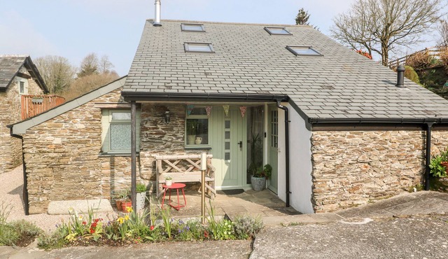 WHEEL COTTAGE, pet friendly, character holiday cottage in Pelynt