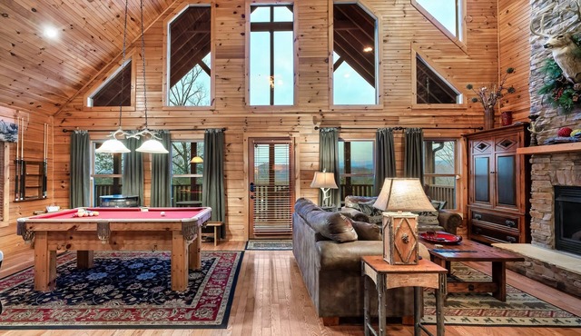 WHEELCHAIR ACCESSIBLE, 4 King Suites, Close to Pigeon Forge, WOW Views!