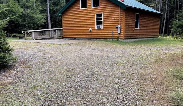 Wheelchair Accessible Glamping Cabin near Cook Forest State Park, Pennsylvania