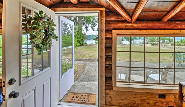 Wheelchair-Accessible Belfair Cabin w/Patio!