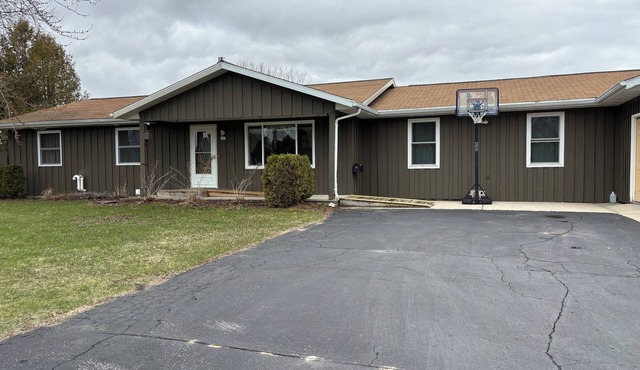 Wheelchair assessable spacious 5-bedroom house in Algoma